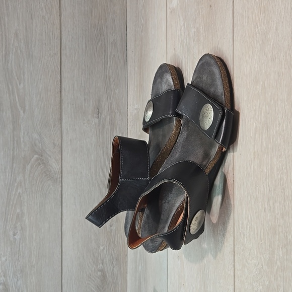 Taos Womens Carousel Hook&loop Wedge Leather Sandals shoes sz 41/10-10.5 - Picture 1 of 12